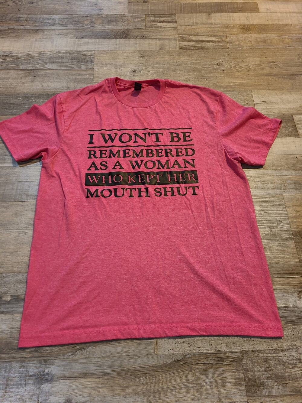 Gildan large women's pink printed tee